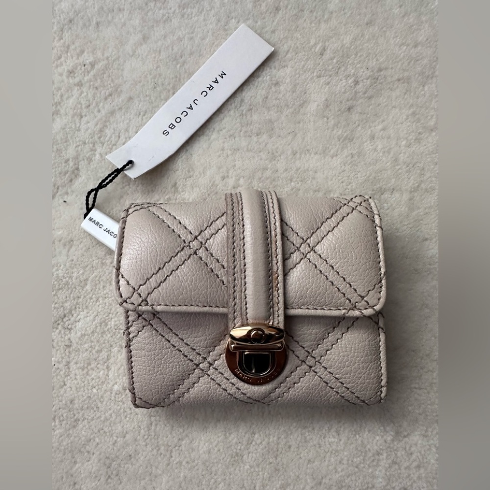NWT - Marc Jacobs bifold wallet in ivory